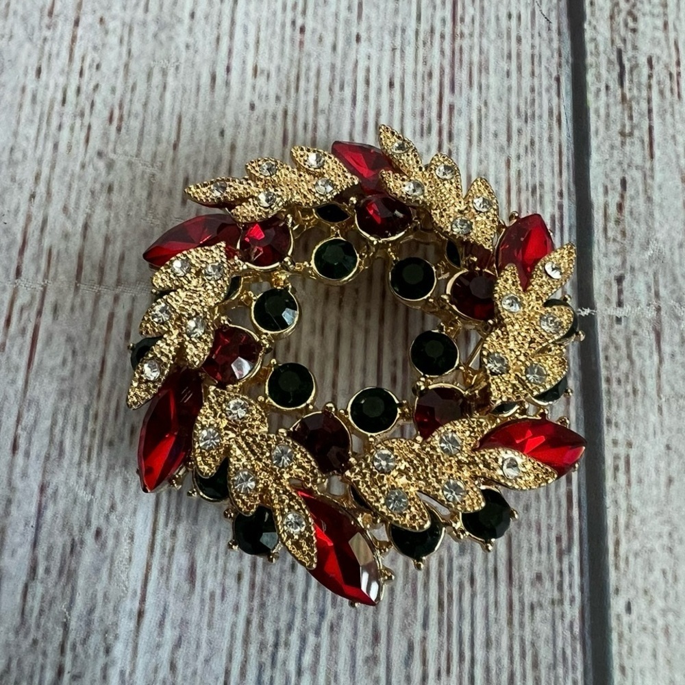 MONET Holiday Christmas Wreath Brooch Pin